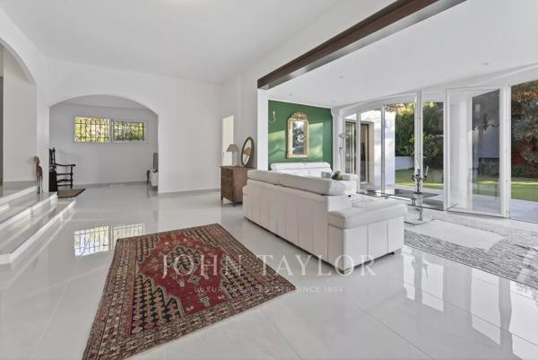 Villa familiale rénovée avec piscine à Sanary-sur-Mer, proche plages et port de Bandol