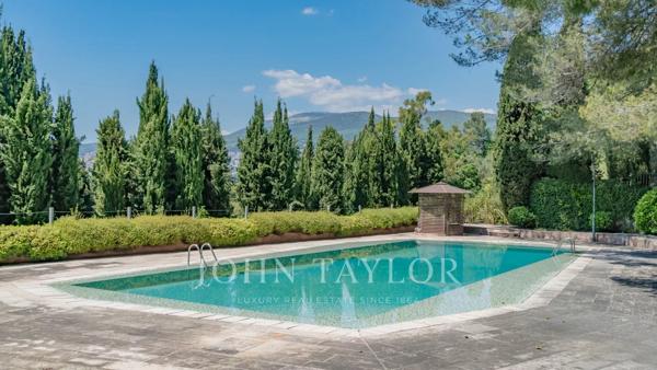 Domaine Provençal Authentique avec Oliveraie Centenaire – Grasse