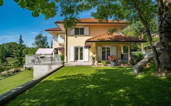 Maison à vendre    7 pièces • 220 m2 Cranves-Sales