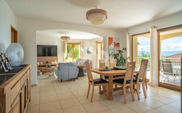 Maison à vendre    7 pièces • 220 m2 Cranves-Sales