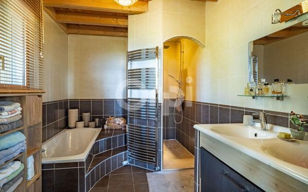 Maison à vendre    7 pièces • 220 m2 Cranves-Sales