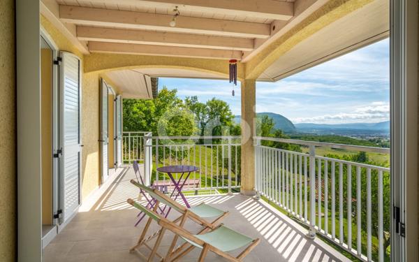 Maison à vendre    7 pièces • 220 m2 Cranves-Sales