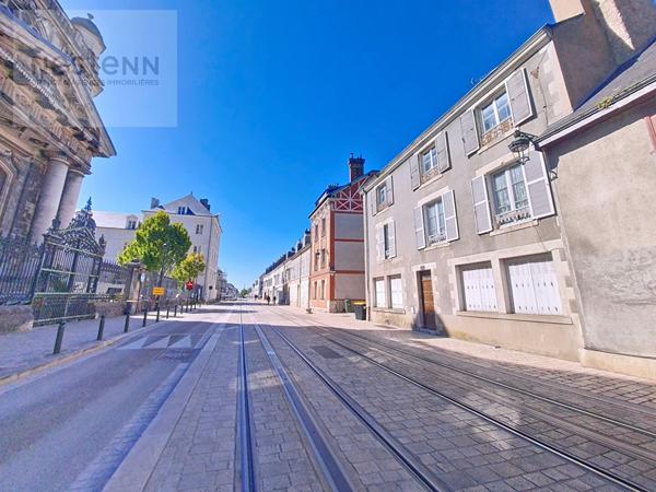 ORLEANS FUTURE FAC - Opportunité Rare - possible 370m2 habitables- PARKINGS - CAVE