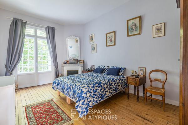 Maison bourgeoise de caractère au jardin ensoleillé