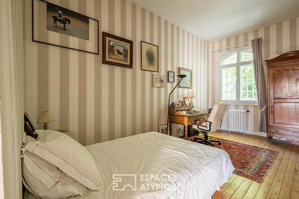 Maison bourgeoise de caractère au jardin ensoleillé
