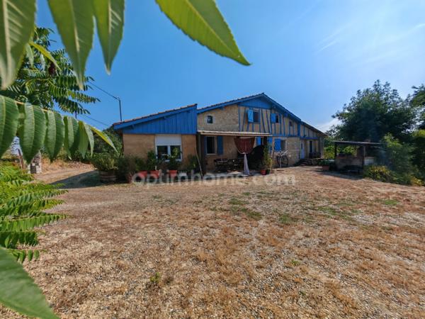 Maison de 1778 avec piscine hangar et appartement sur 10802m² terrain