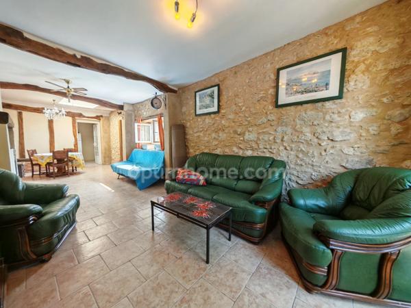 Maison de 1778 avec piscine hangar et appartement sur 10802m² terrain