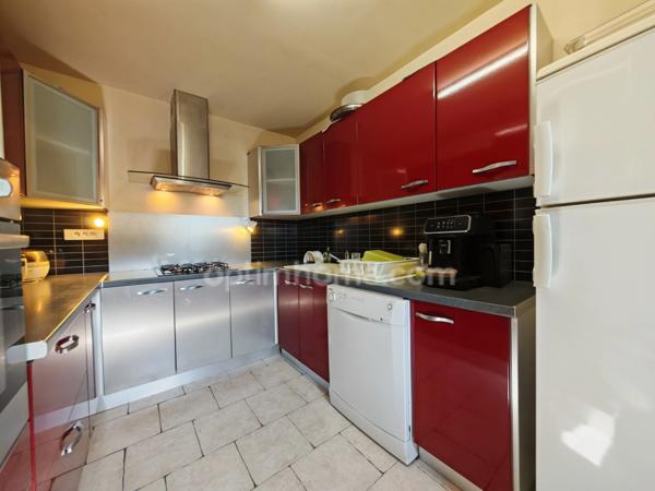 Maison de 1778 avec piscine hangar et appartement sur 10802m² terrain