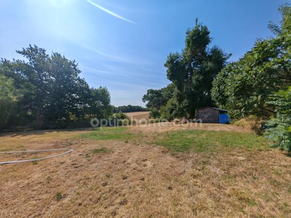 Maison de 1778 avec piscine hangar et appartement sur 10802m² terrain