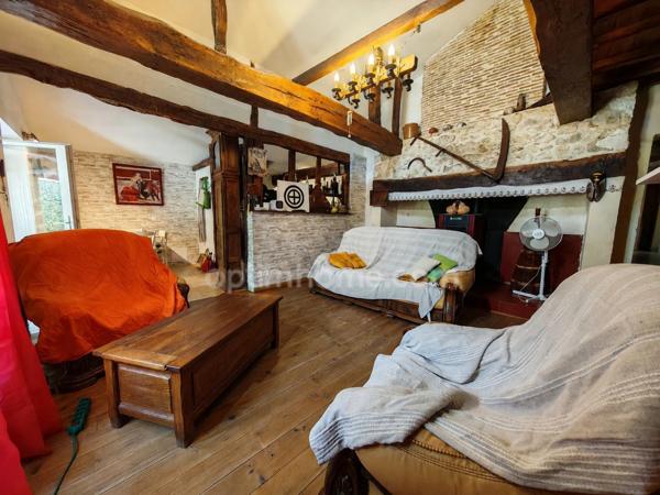 Maison de 1778 avec piscine hangar et appartement sur 10802m² terrain