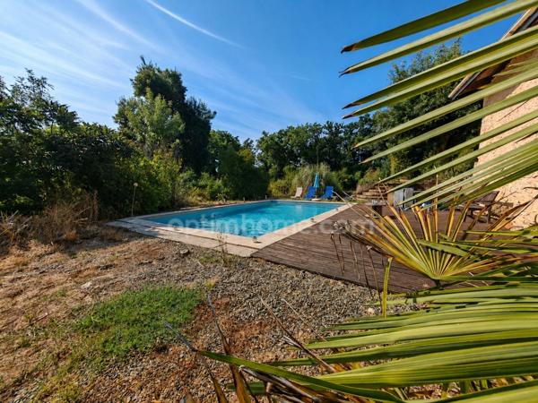 Maison de 1778 avec piscine hangar et appartement sur 10802m² terrain