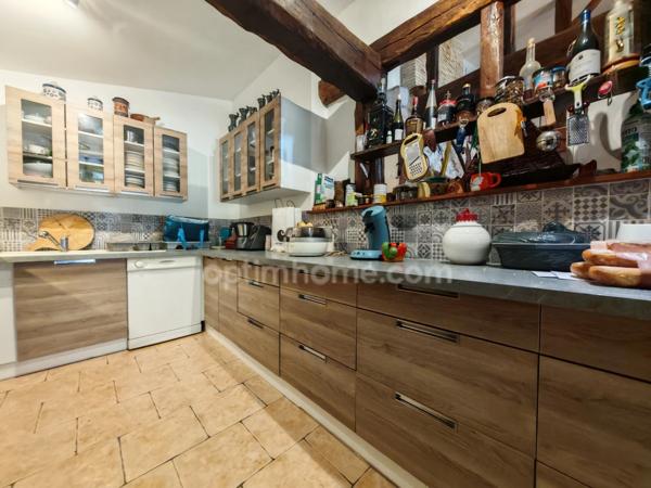 Maison de 1778 avec piscine hangar et appartement sur 10802m² terrain