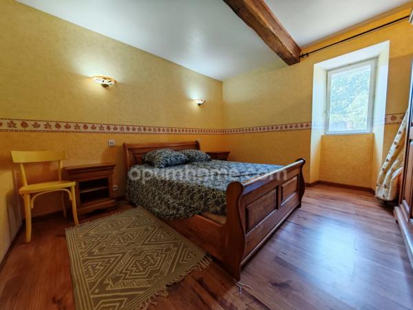 Maison de 1778 avec piscine hangar et appartement sur 10802m² terrain