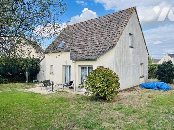 A vendre sur la commune de Avranches à Saint-Martin-des-Champs, dans un quartier calme et reche...