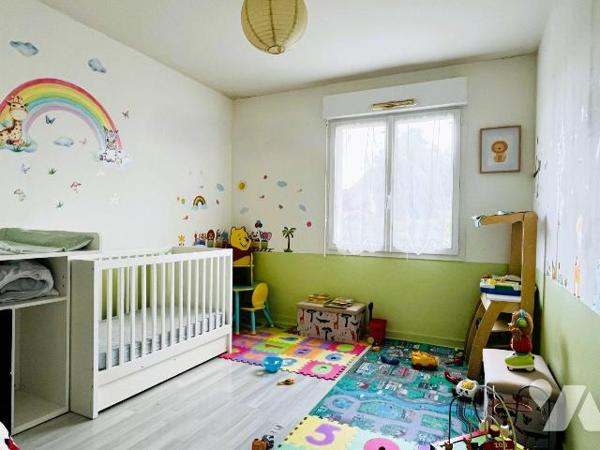 A vendre sur la commune de Avranches à Saint-Martin-des-Champs, dans un quartier calme et reche...