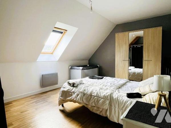 A vendre sur la commune de Avranches à Saint-Martin-des-Champs, dans un quartier calme et reche...