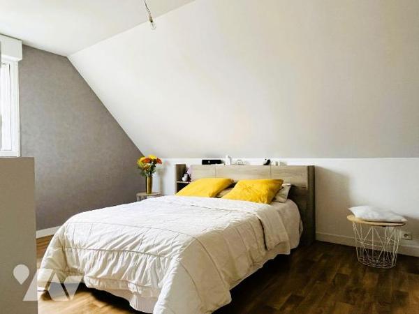A vendre sur la commune de Avranches à Saint-Martin-des-Champs, dans un quartier calme et reche...