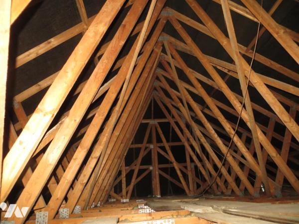 PROCHE CENTRE-VILLE VIRE PAVILLON SUR SOUS SOL A RENOVER