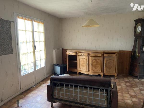 PROCHE CENTRE-VILLE VIRE PAVILLON SUR SOUS SOL A RENOVER