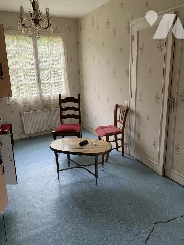 PROCHE CENTRE-VILLE VIRE PAVILLON SUR SOUS SOL A RENOVER