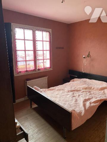 PROCHE CENTRE-VILLE VIRE PAVILLON SUR SOUS SOL A RENOVER