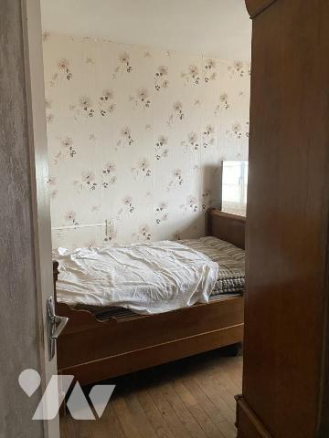 PROCHE CENTRE-VILLE VIRE PAVILLON SUR SOUS SOL A RENOVER