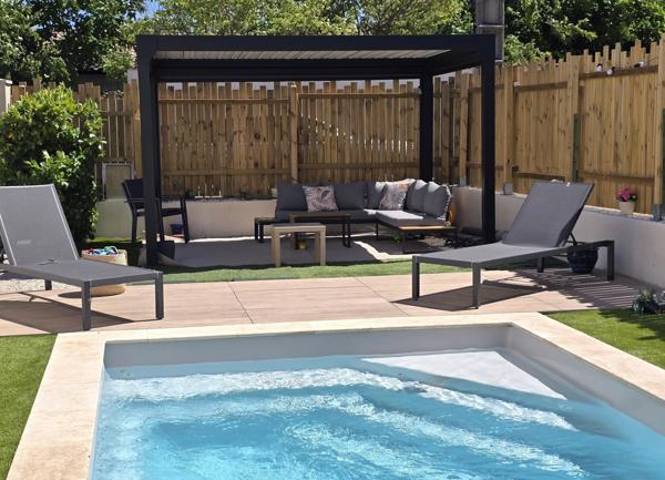 Plain-pied avec piscine chauffée, sans vis-à-vis et proche commodités