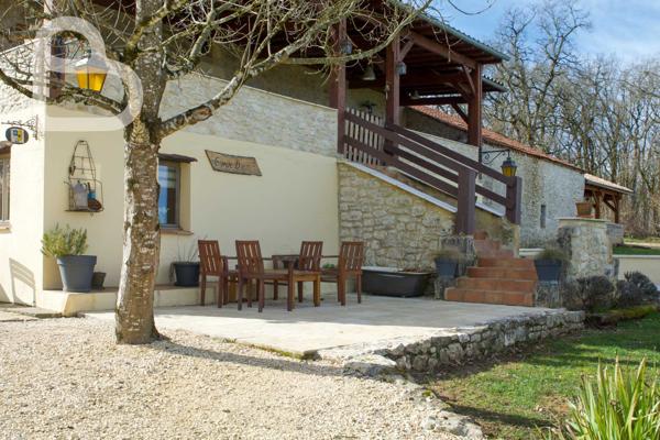 Mauroux (46700) Belle Maison en Pierres Rénovée avec Grange