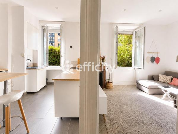 Appartement
         2 pièces
        - 36 m² 195 000 € *