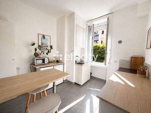 Appartement
         2 pièces
        - 36 m² 195 000 € *