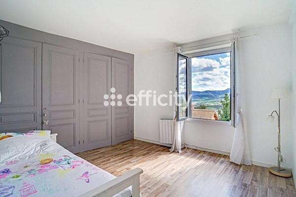 Maison
         4 pièces
        - 110 m² Exclusivité 259 000 € *