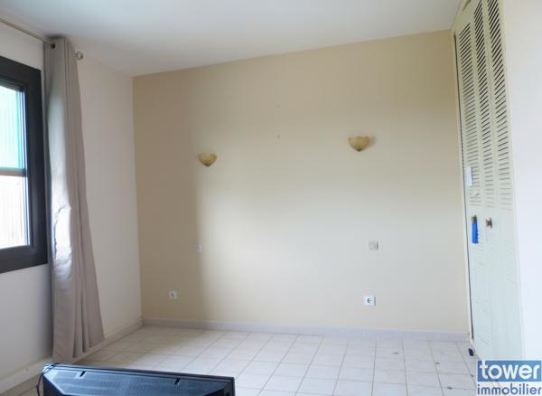 Maison avec fort potentiel sur terrain de 4 000 m² à Pézenas – Pinède, calme et proximité centre