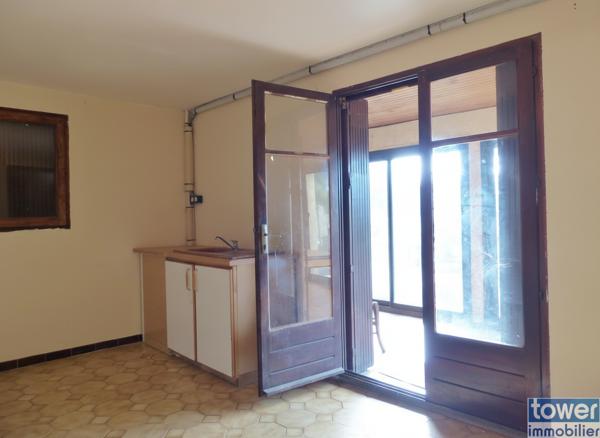 Maison avec fort potentiel sur terrain de 4 000 m² à Pézenas – Pinède, calme et proximité centre