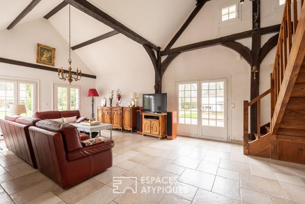 Authentique demeure avec toit cathédrale en bord de Seine