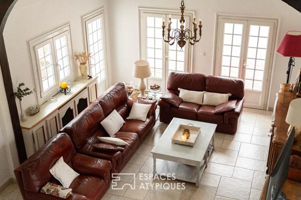 Authentique demeure avec toit cathédrale en bord de Seine