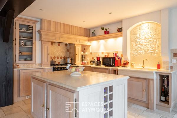 Authentique demeure avec toit cathédrale en bord de Seine