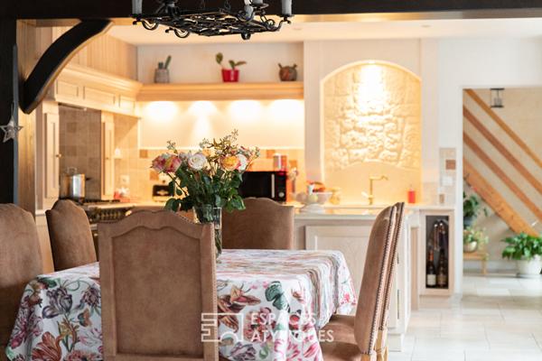 Authentique demeure avec toit cathédrale en bord de Seine