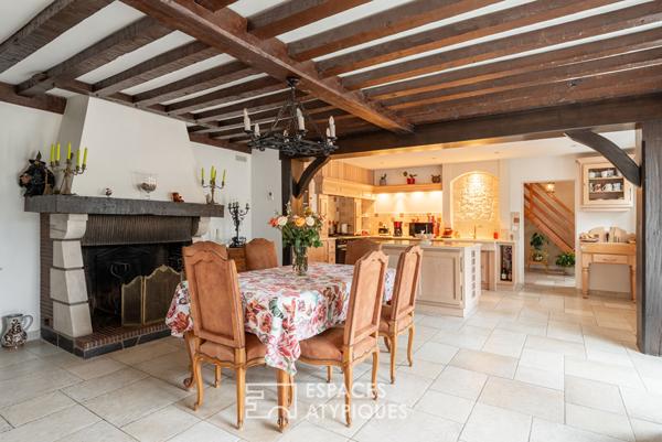 Authentique demeure avec toit cathédrale en bord de Seine