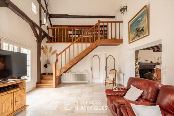 Authentique demeure avec toit cathédrale en bord de Seine