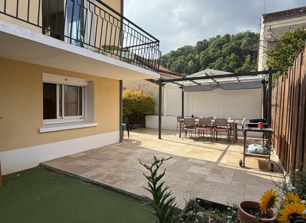 A vendre, à Périgueux quartier Vésone MAISON  de ville type 7 avec garage et petit jardin