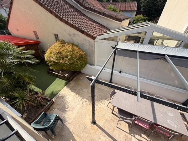 A vendre, à Périgueux quartier Vésone MAISON  de ville type 7 avec garage et petit jardin