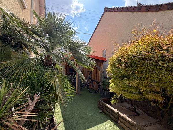 A vendre, à Périgueux quartier Vésone MAISON  de ville type 7 avec garage et petit jardin