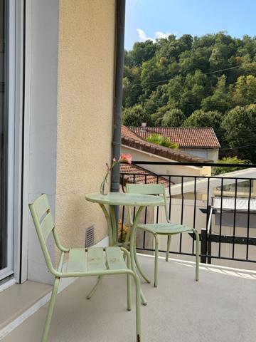 A vendre, à Périgueux quartier Vésone MAISON  de ville type 7 avec garage et petit jardin