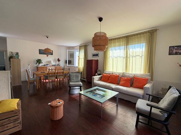 A vendre, à Périgueux quartier Vésone MAISON  de ville type 7 avec garage et petit jardin