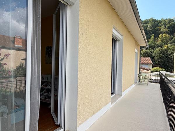 A vendre, à Périgueux quartier Vésone MAISON  de ville type 7 avec garage et petit jardin