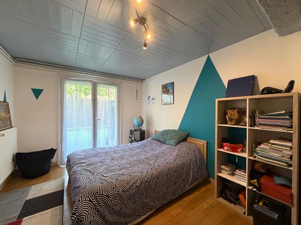 A vendre, à Périgueux quartier Vésone MAISON  de ville type 7 avec garage et petit jardin