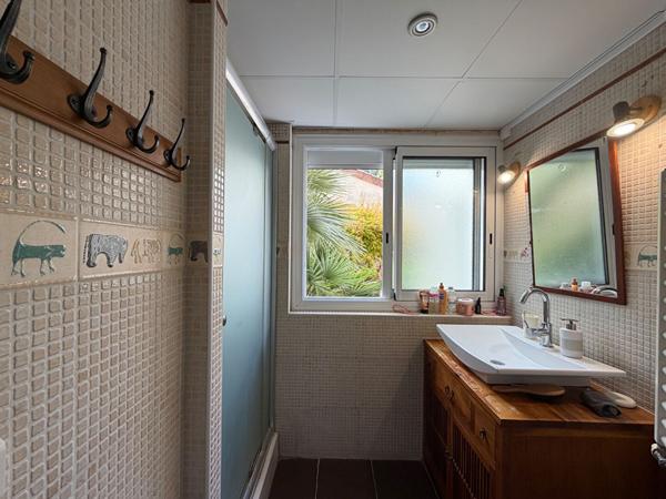 A vendre, à Périgueux quartier Vésone MAISON  de ville type 7 avec garage et petit jardin