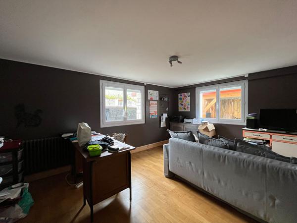 A vendre, à Périgueux quartier Vésone MAISON  de ville type 7 avec garage et petit jardin