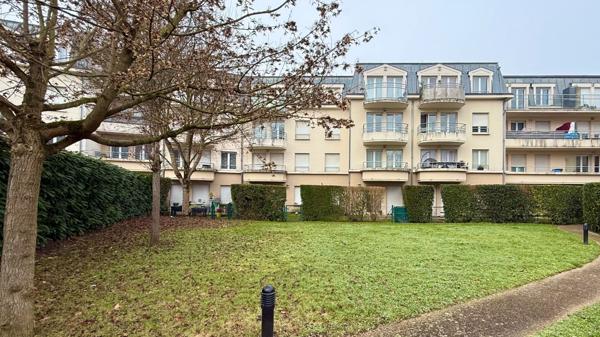 F2 dernier étage balcon