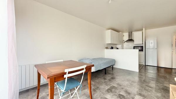 F2 dernier étage balcon